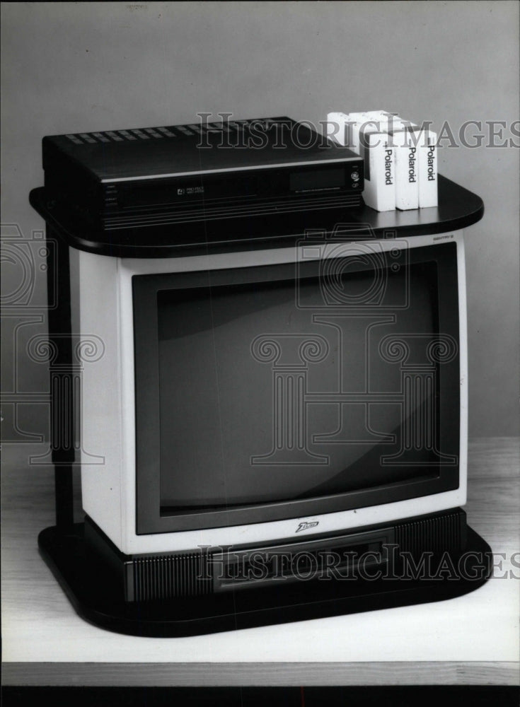 1993 Press Photo Televisions Hold Swivel Base Top Shelf - RRW75929 - Historic Images