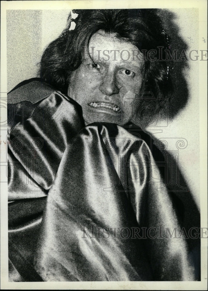 1981 Press Photo Photograph of man in Halloween costume - RRW76007 - Historic Images
