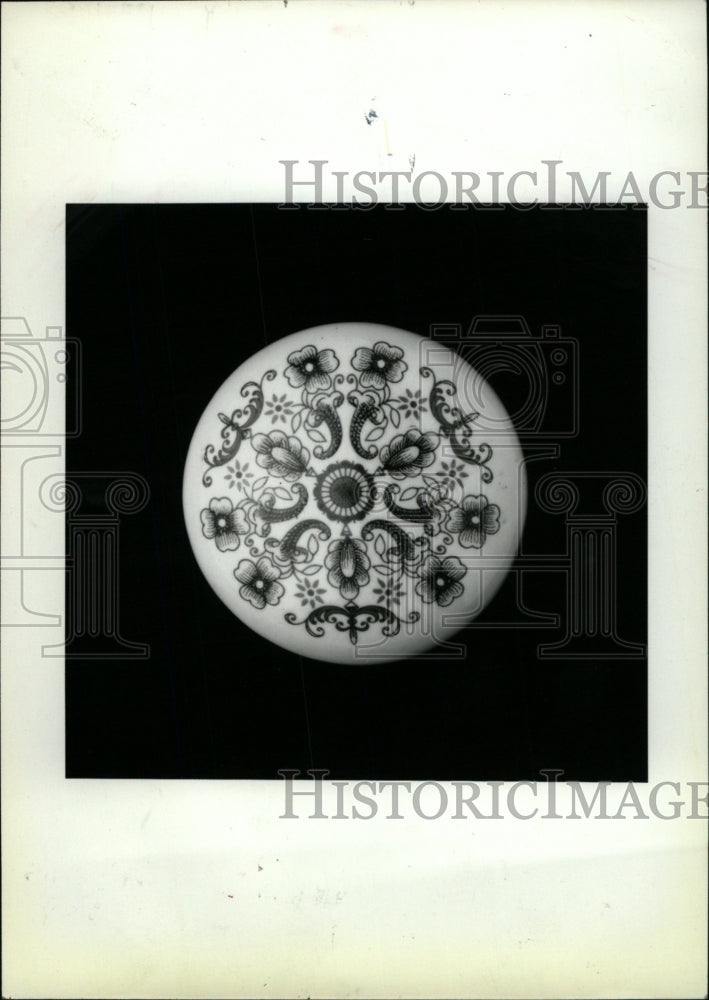 1982 Press Photo Renovator's Supply Porcelain Knob - RRW76101 - Historic Images