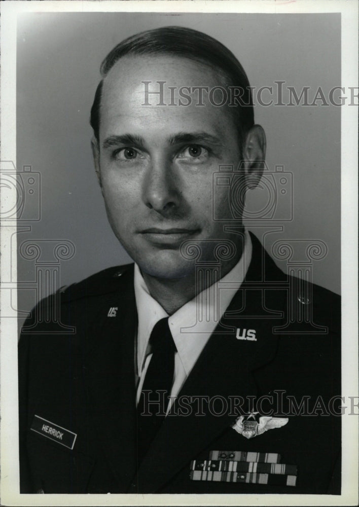 1982 Press Photo Captain Crew Member Air National Plane - RRW76127 - Historic Images