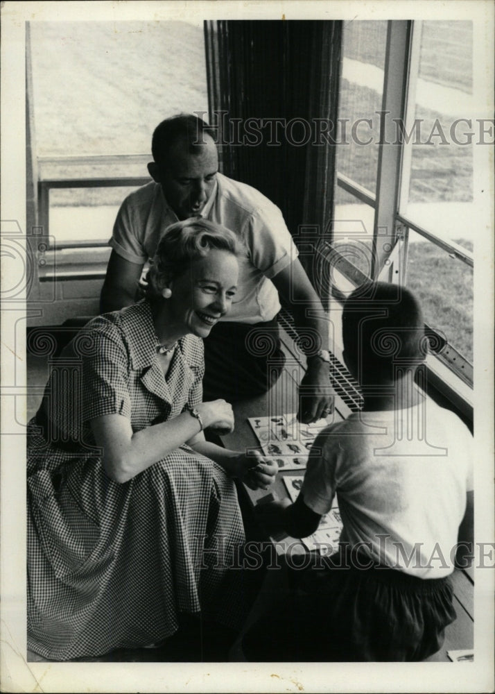 1960 Press Photo Dr. Edith Grotberg and Frank Heybeck - RRW76151 - Historic Images