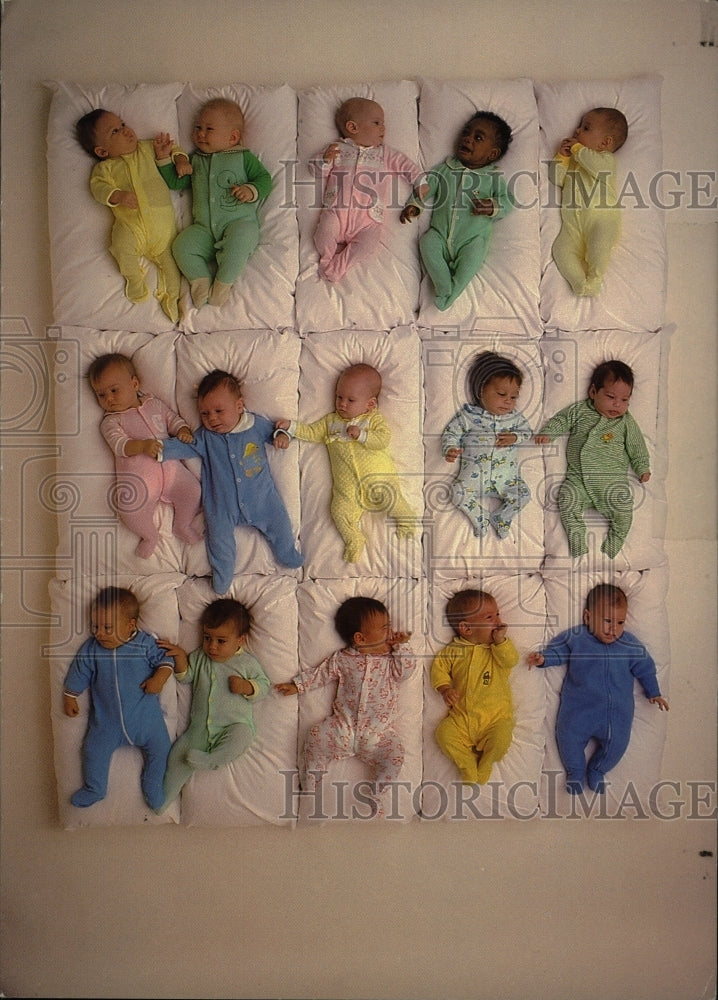 1985 Press Photo Colors Avanti Greeting Card Babies - RRW76209 - Historic Images