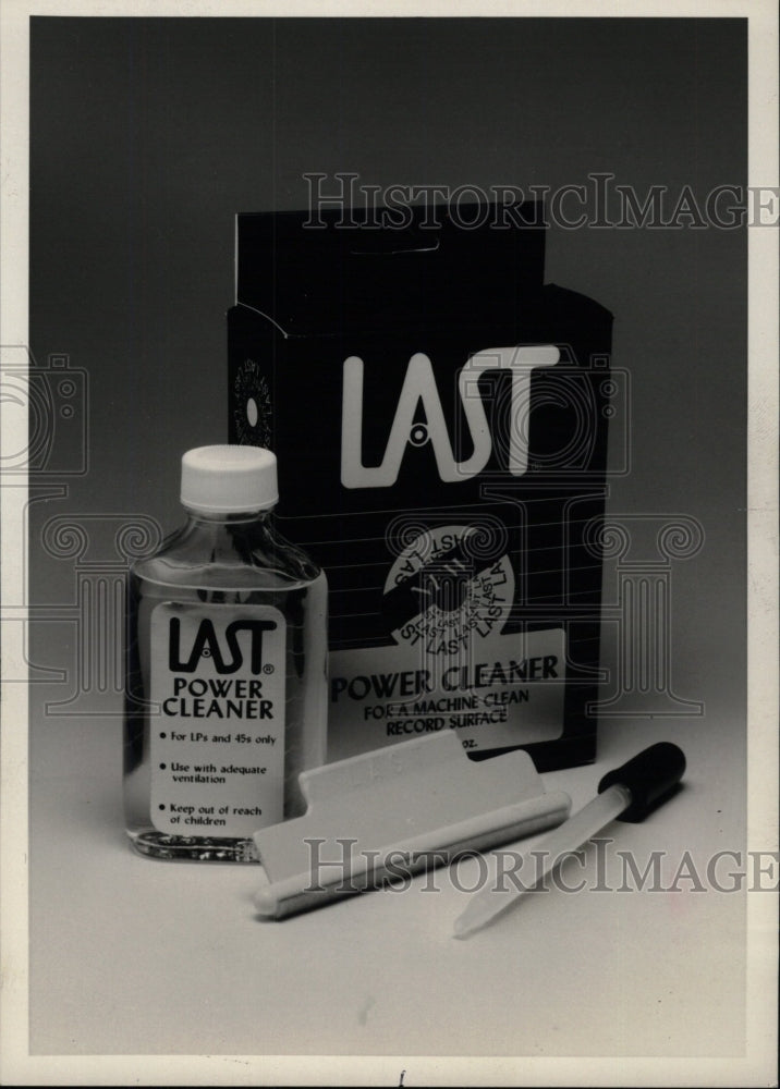 1983 Press Photo Last Power Cleaner use to protect recd - RRW76231 - Historic Images