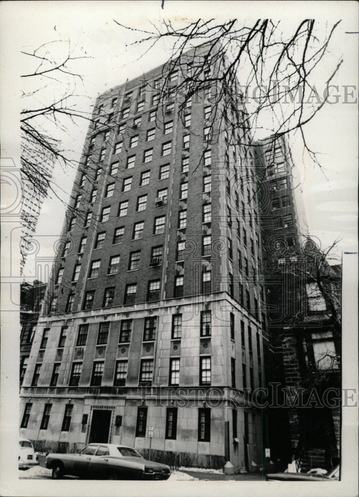 1973 Press Photo Apartment Building Converted To Condos - RRW76329 - Historic Images