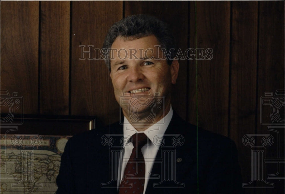 1989 Press Photo Dr. William E. Shelton EMU president - RRW76517 - Historic Images