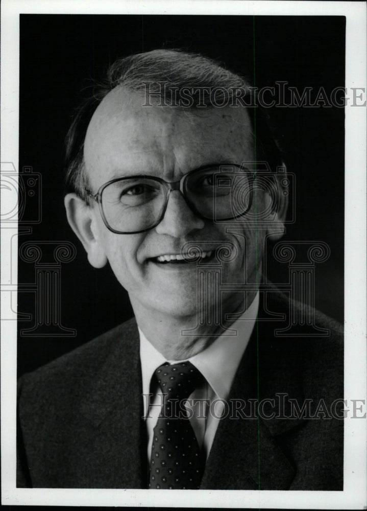 1989 Press Photo Louis R. Ross Executive VP - RRW76527 - Historic Images