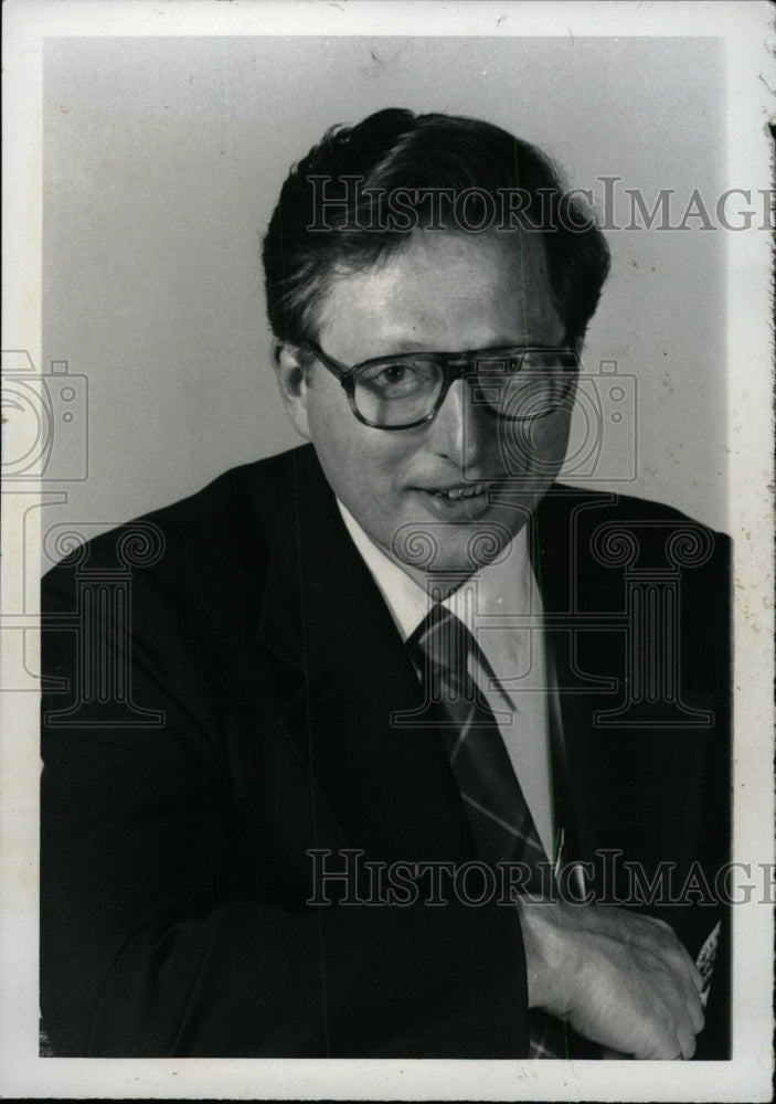 1985 Press Photo Ted Douglas Newswriter - RRW76717 - Historic Images