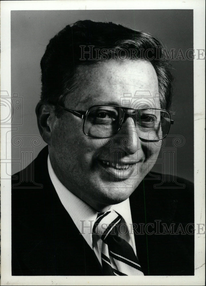 1985 Press Photo Ted Douglas Newswriter - RRW76719 - Historic Images