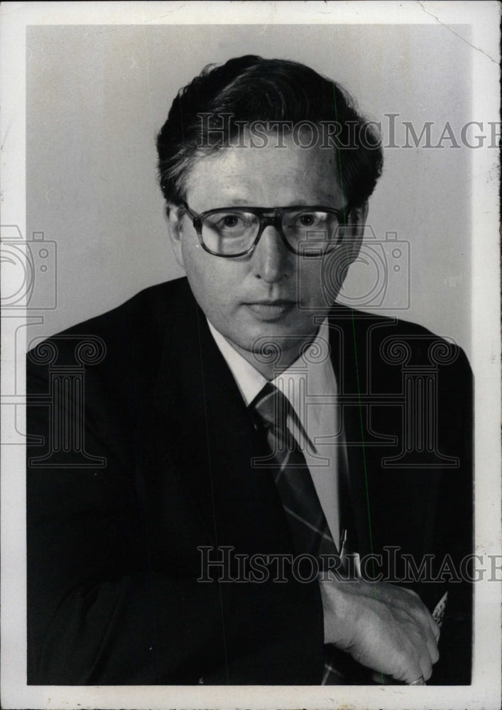 1985 Press Photo News writer Ted Douglas - RRW76735 - Historic Images