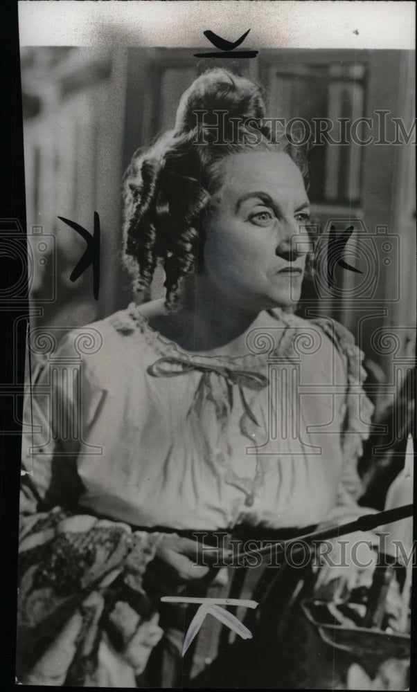 1954 Press Photo Hermione Ferdinanda Gingold,actress - RRW76751 - Historic Images