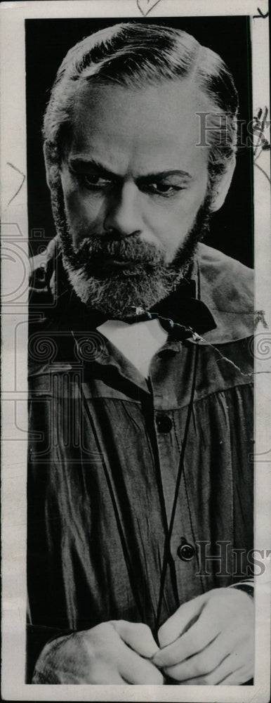 1936 Press Photo Actor Paul Muni Louis Pasteur Movie - RRW76765 - Historic Images