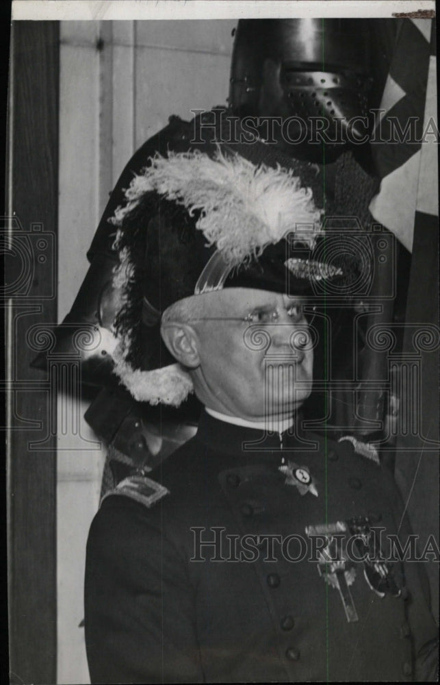 1939 Press Photo Detroit Mason Walling In Uniform - RRW76841 - Historic Images