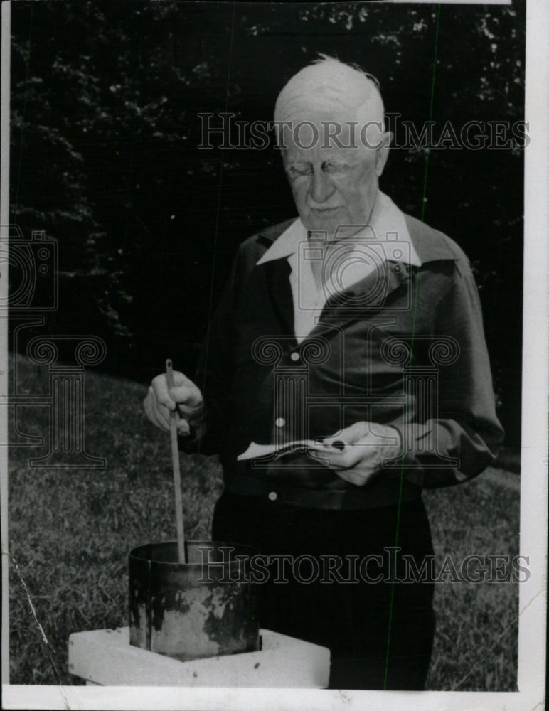 1963 Press Photo Carl Scofield Precipitation Weather - RRW76963 - Historic Images