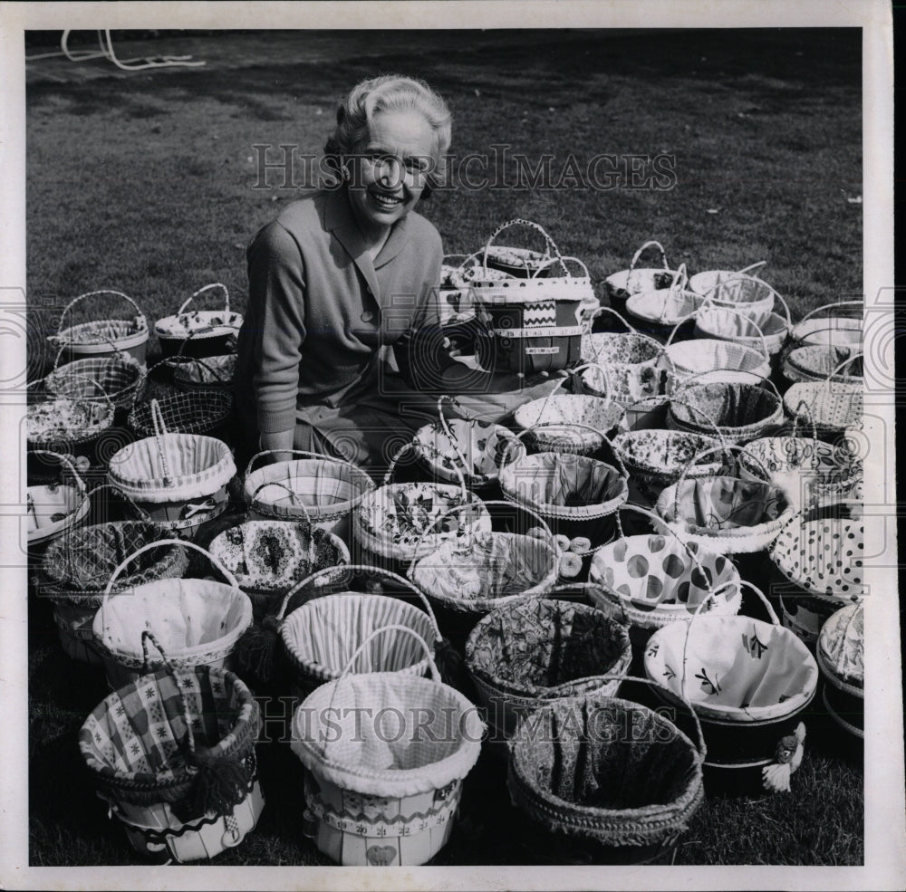 1965 Press Photo Mrs Whitely With Many Baskets Club - RRW77035 - Historic Images