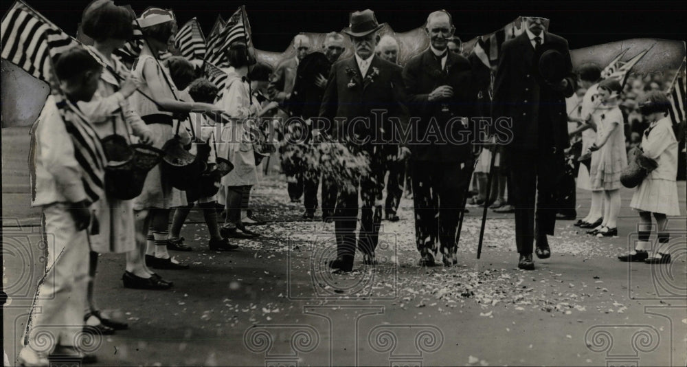 1926 Press Photo Memorial Day Parade Children Flags - RRW77101 - Historic Images