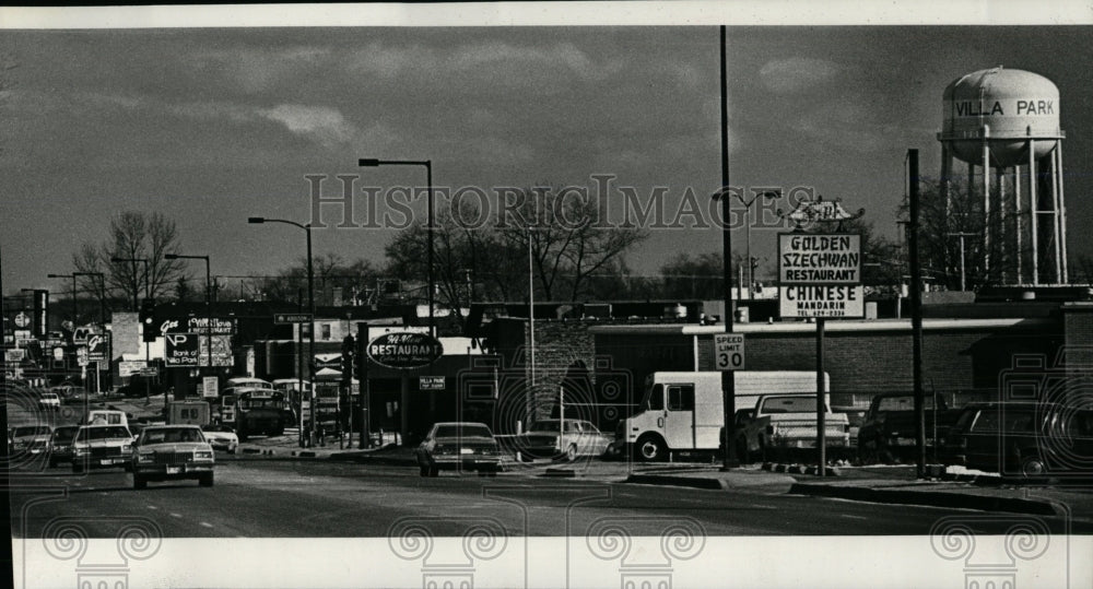 1983 Press Photo Villa Park Illinois has busy Main St. - RRW77143 - Historic Images