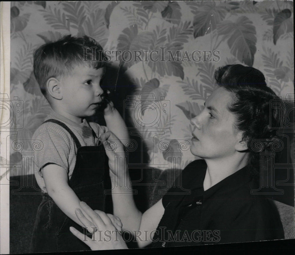 1952 Press Photo Stanley Jr. and Mrs. Stanley Thronton. - RRW77231 - Historic Images