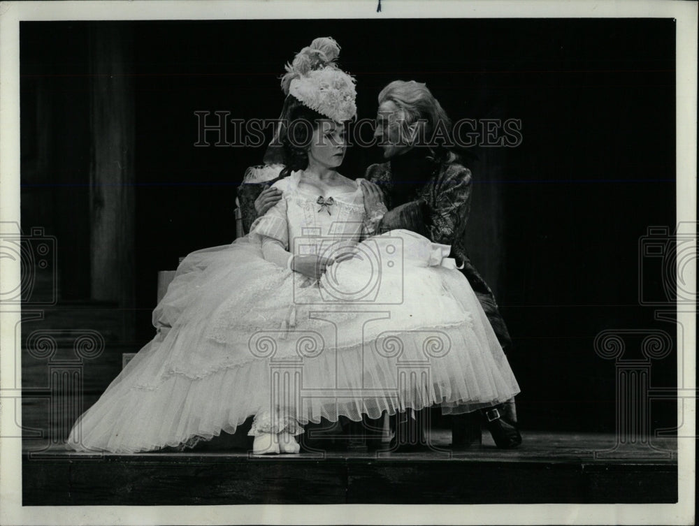 1970 Press Photo The Play &quot;The School for Scandal.&quot; - RRW77265 - Historic Images