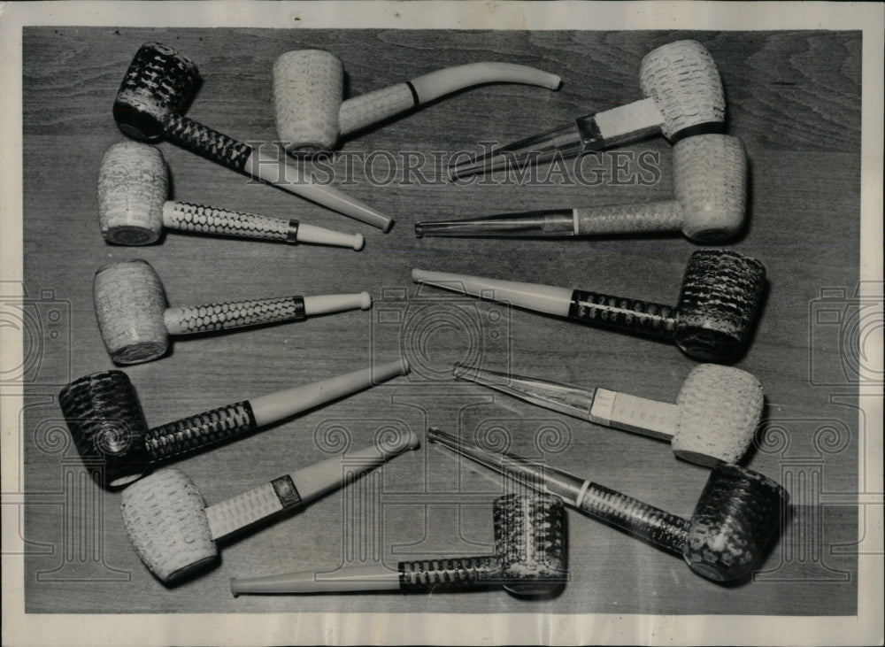 1940 Press Photo Corncob Pipes - RRW77269 - Historic Images