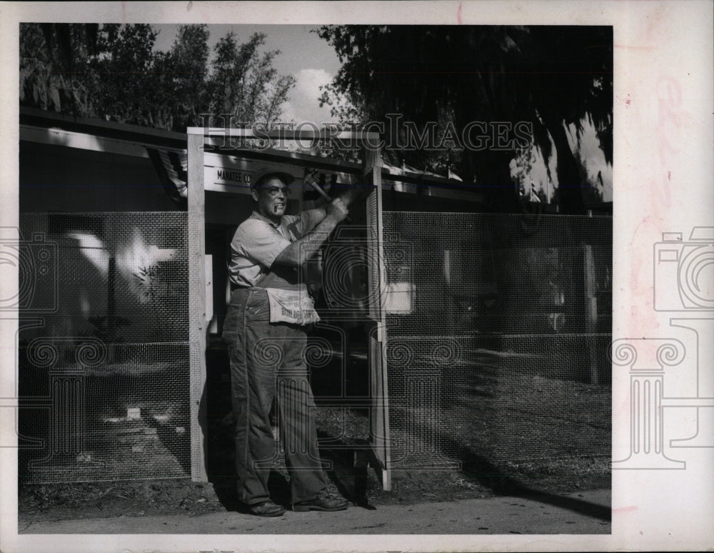 1968 Press Photo Fence Lost Children Fair - RRW77271 - Historic Images