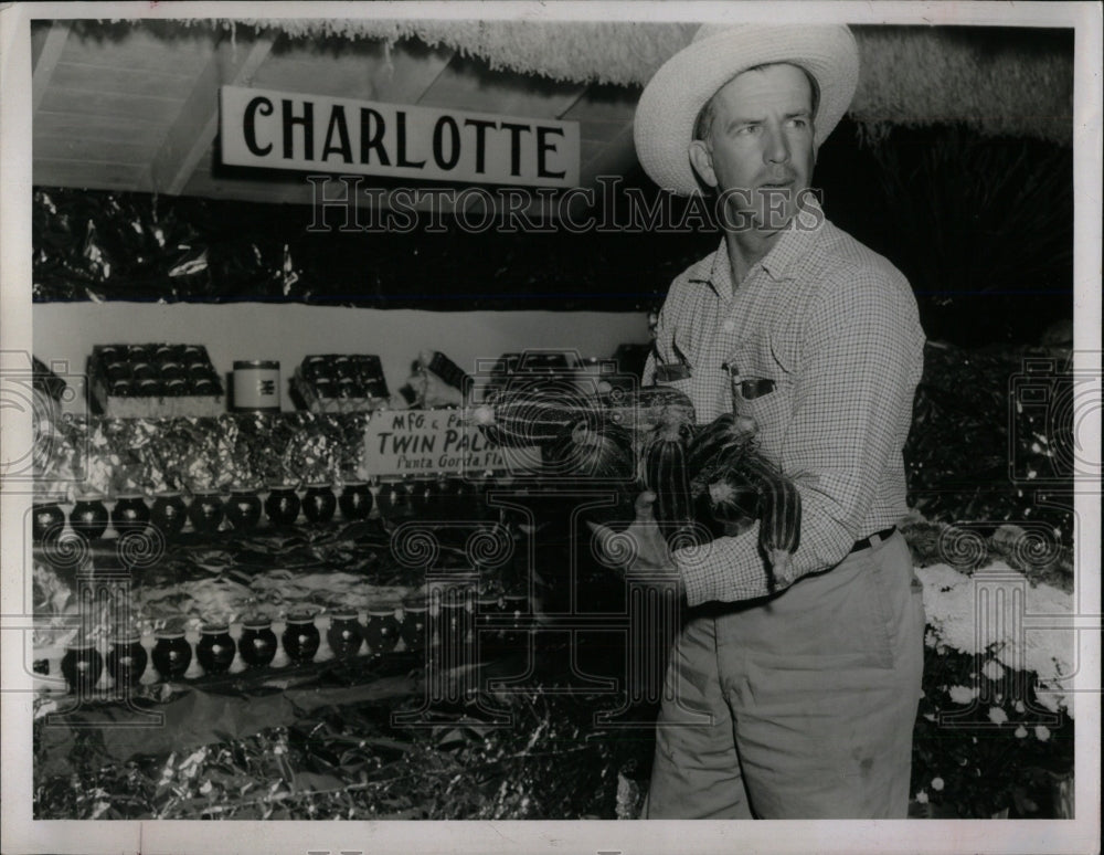 1955 Press Photo Charlotte County Booth Squash Farmer - RRW77291 - Historic Images