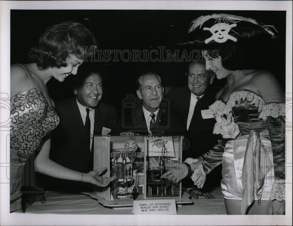 1963 Press Photo 1964-1965 World&#39;s Fair participants - RRW77299 - Historic Images