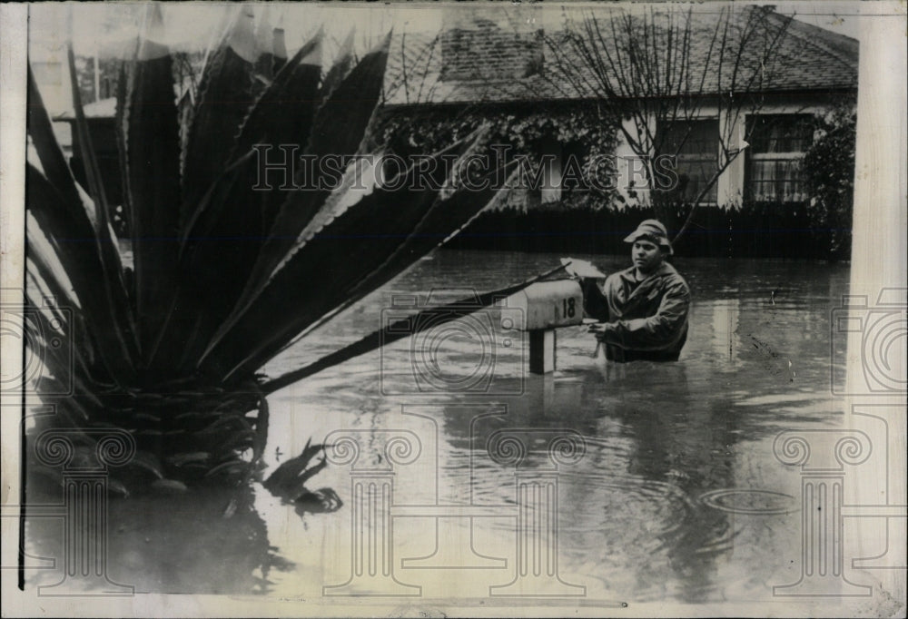 1960 Press Photo Flooding Locust Lane - RRW77317 - Historic Images