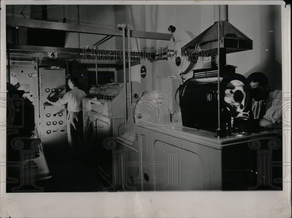 1937 Press Photo Television Equipment - RRW77337 - Historic Images