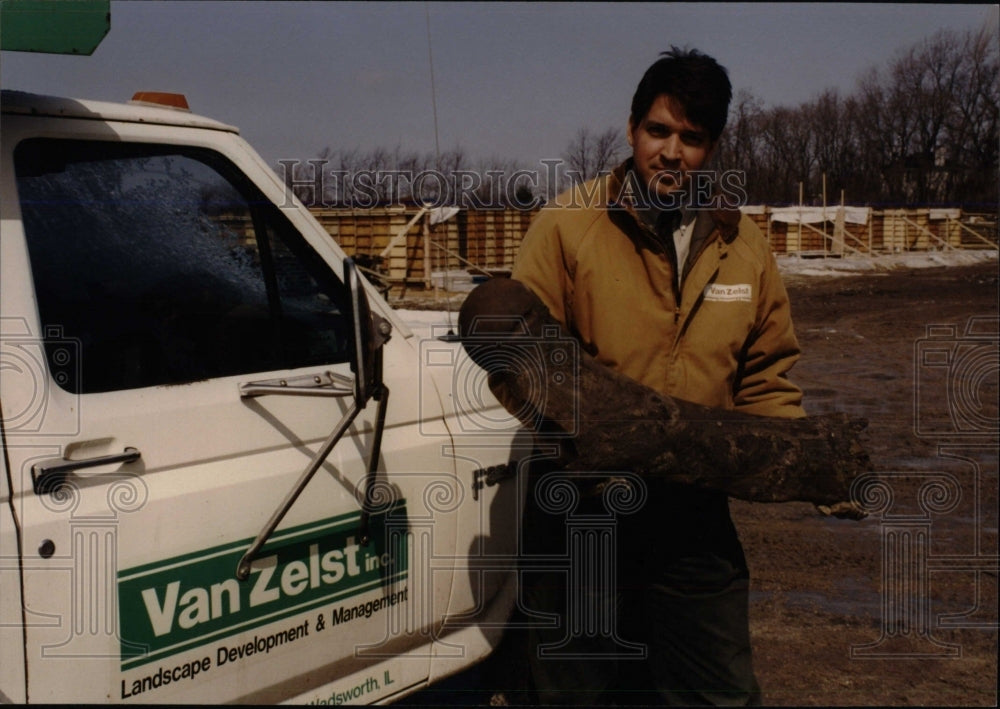 1992 Press Photo Mastodon Thigh Bone found in Illinois - RRW77387 - Historic Images