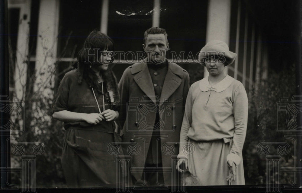 1922 Press Photo Maj. Carl S. Spatz and family. - RRW77401 - Historic Images