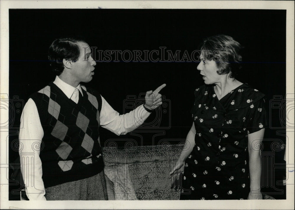 Press Photo Actors Reid Ostrowski Gail Silver - RRW77475 - Historic Images