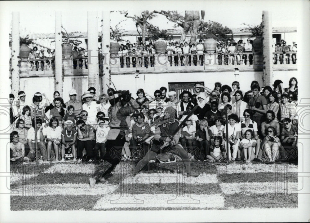 1983 Press Photo Ringling Museum Medieval Fair Acts - RRW77477 - Historic Images