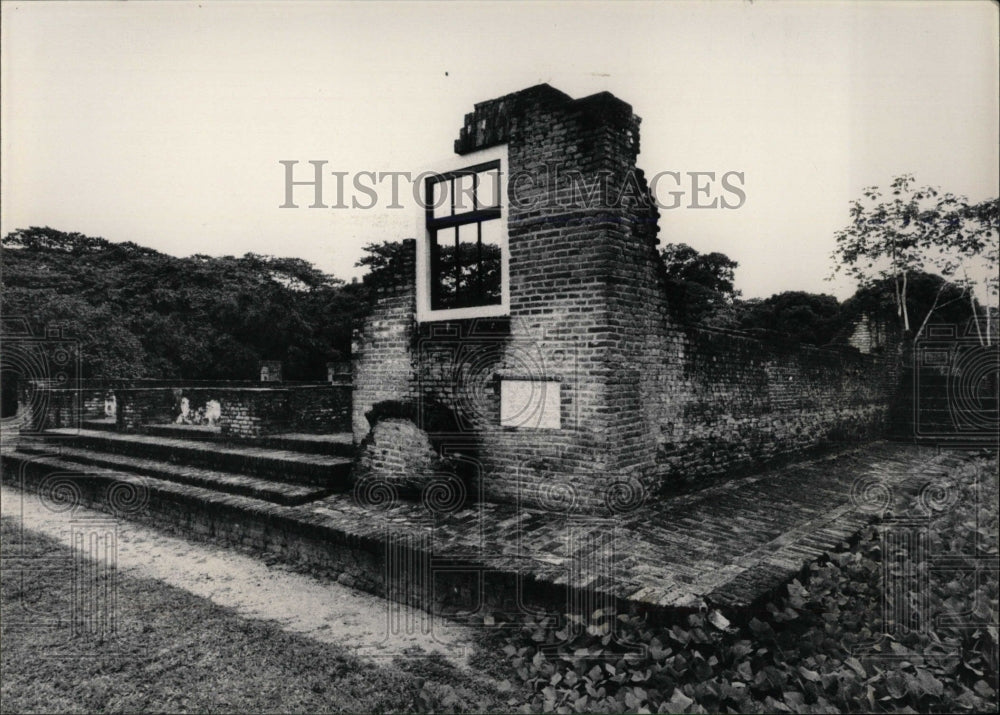 1981 Press Photo Berakha Ve Shalom Synagogue Remains - RRW77499 - Historic Images