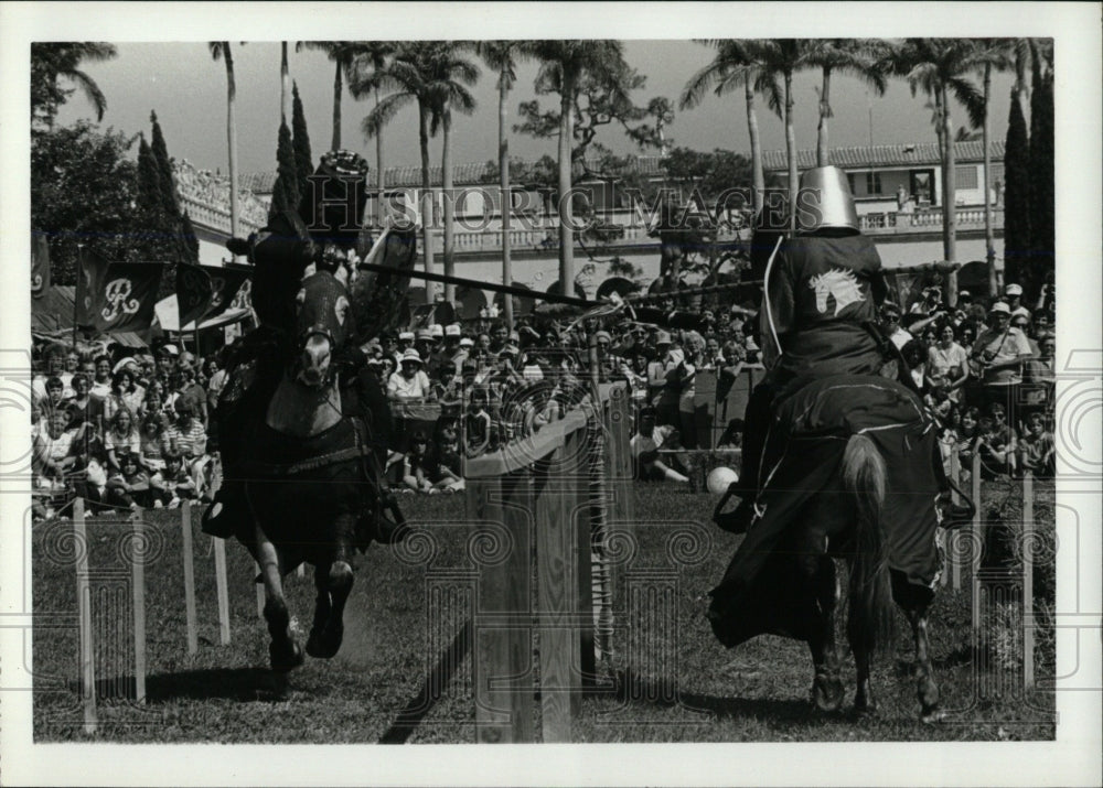 1986 Press Photo Medieval Fair Jousting Ringling Museum - RRW77513 - Historic Images