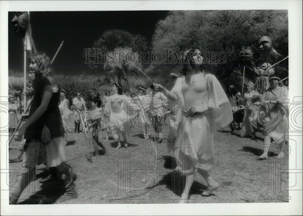 1985 Press Photo Medieval Fair Procession Ringling - RRW77537 - Historic Images