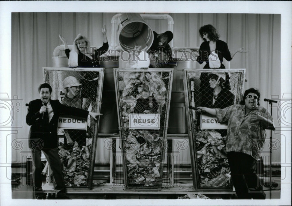 1991 Press Photo &quot;Recycle This!&quot; Cast Plays Jeopardy - RRW77647 - Historic Images