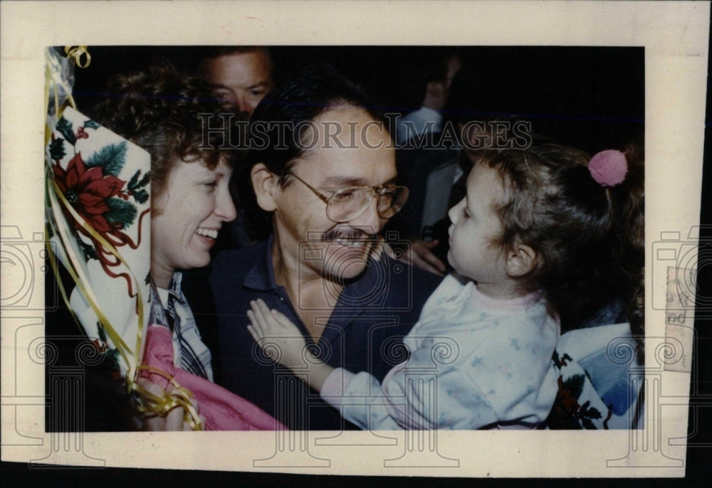 1990 Press Photo Randy Smith Iraqi Hostage - RRW77801 - Historic Images