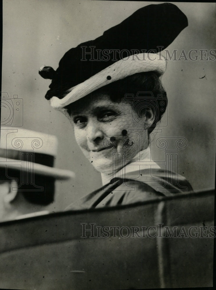 1919 Press Photo Lady - RRW77837 - Historic Images