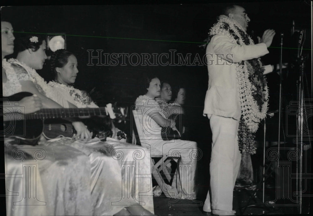 1936 Press Photo Hawaiian Delegate King With Leis - RRW77863 - Historic Images