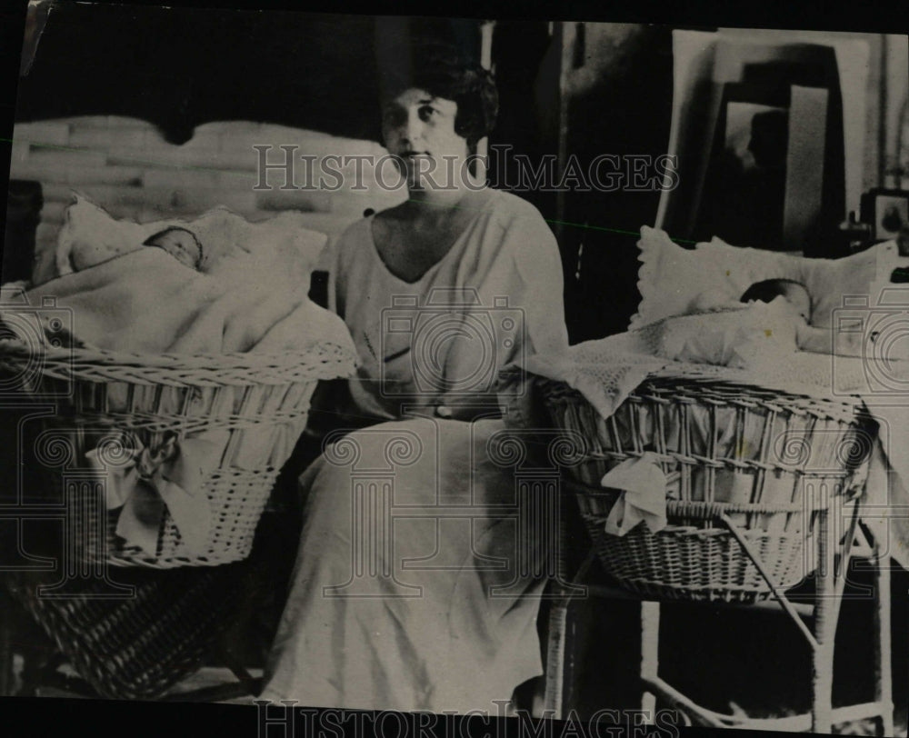 1923 Press Photo Senator King Wife With Newborn Twins - RRW78011 - Historic Images