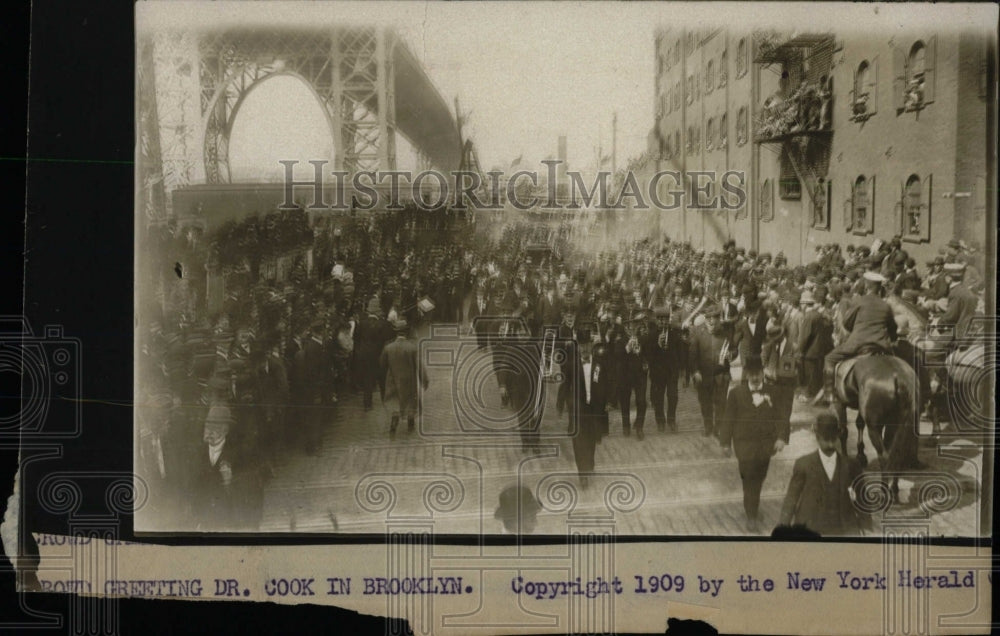 1909 Press Photo Brooklyn Parade Greeting Dr Cook - RRW78131 - Historic Images