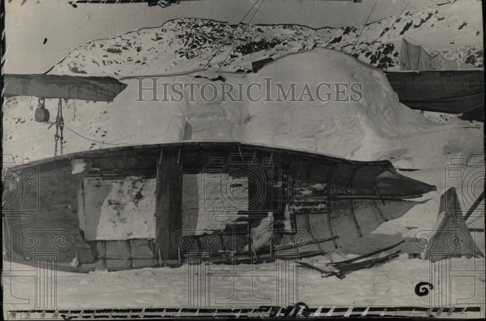 Press Photo Wrecked Boat Surrounded By Ice - RRW78137 - Historic Images