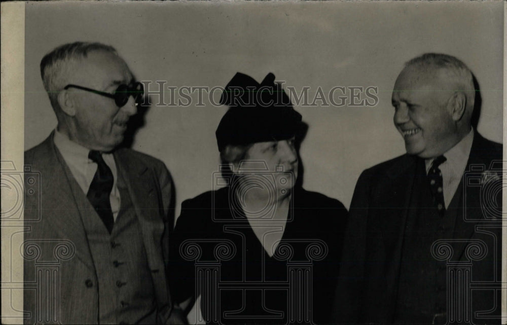 1948 Press Photo Leaders War Committee Hughes Morey - RRW78141 - Historic Images