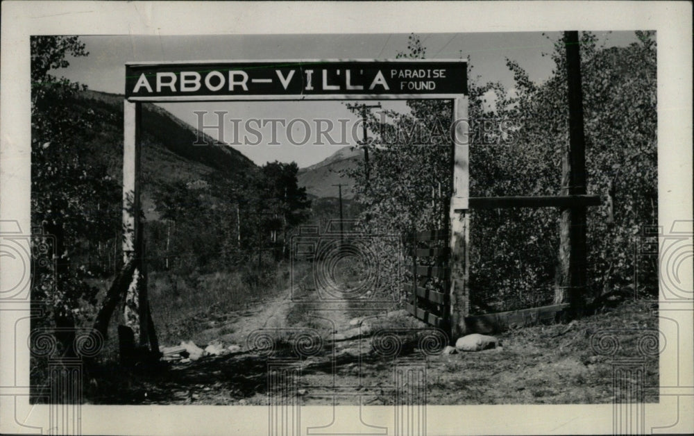 Picture of Frank Gimlett&#39;s Arbor-Villa entrance. - RRW78263 - Historic Images