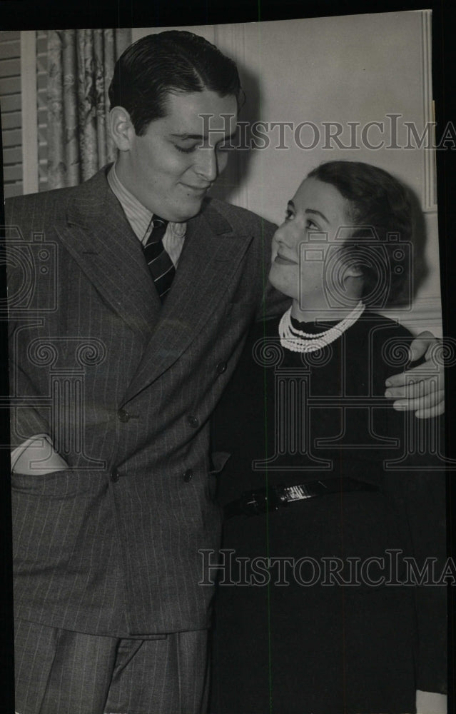 1937 Press Photo Ring Lardner screenwriter engaged - RRW78329 - Historic Images