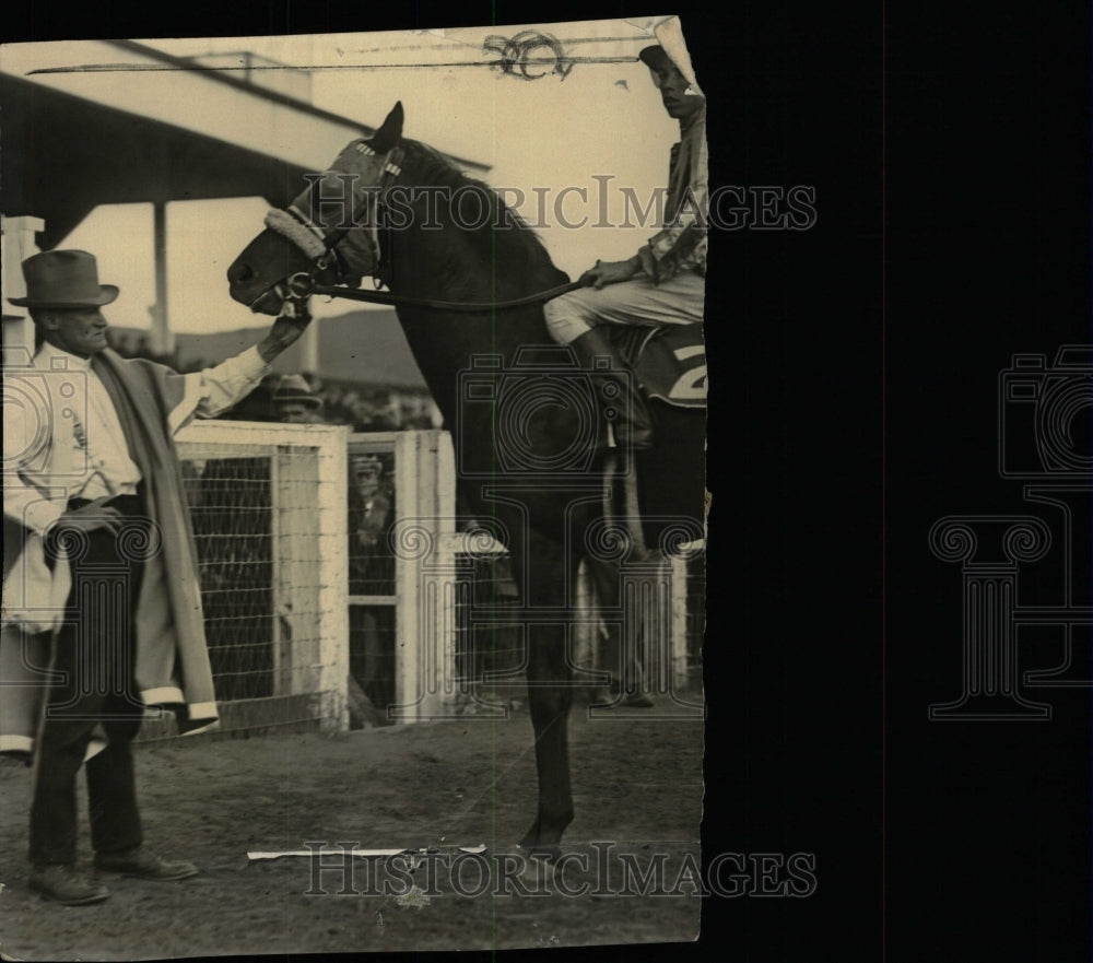 Press Photo Humphery Little Chifef Contender Track won - RRW78517 - Historic Images