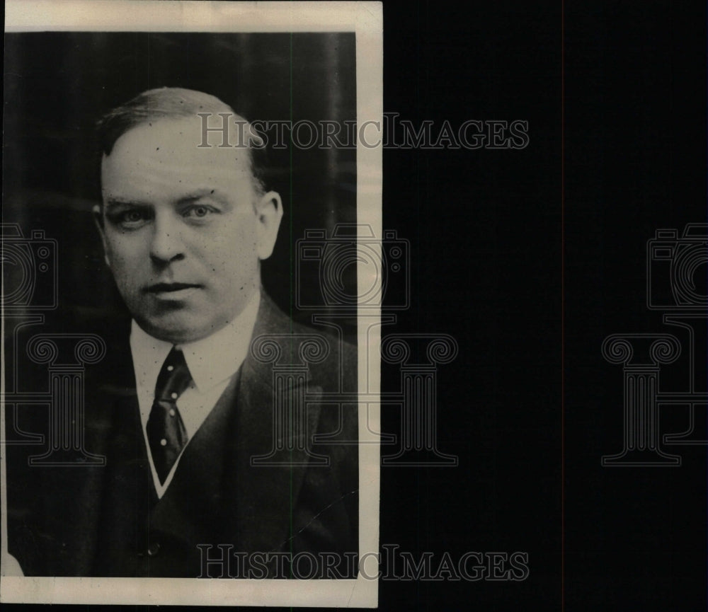 1925 Press Photo Two Men Fight Control Parliament Elect - RRW78589 - Historic Images