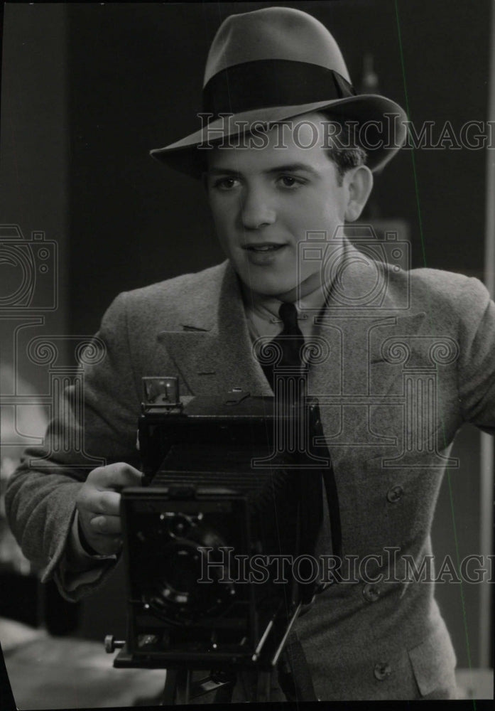 1933 Press Photo Actor Eric Linden - RRW78641 - Historic Images