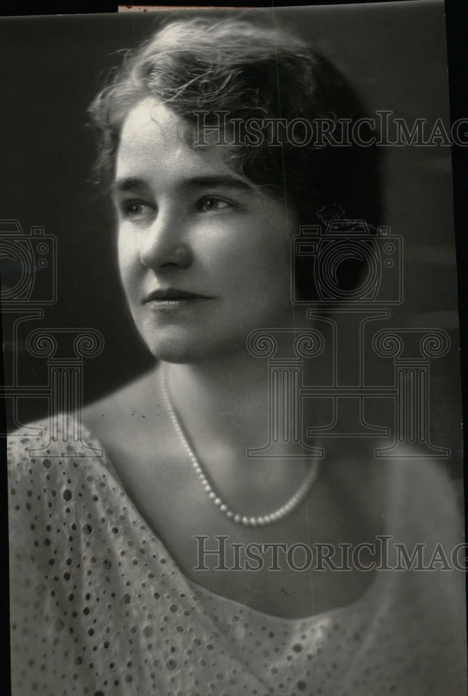 1931 Press Photo Wife of Secretary George Hastings - RRW78693 - Historic Images