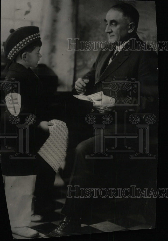 Press Photo Dr Charles Mayo America Allen Furlow Seal - RRW78959 - Historic Images